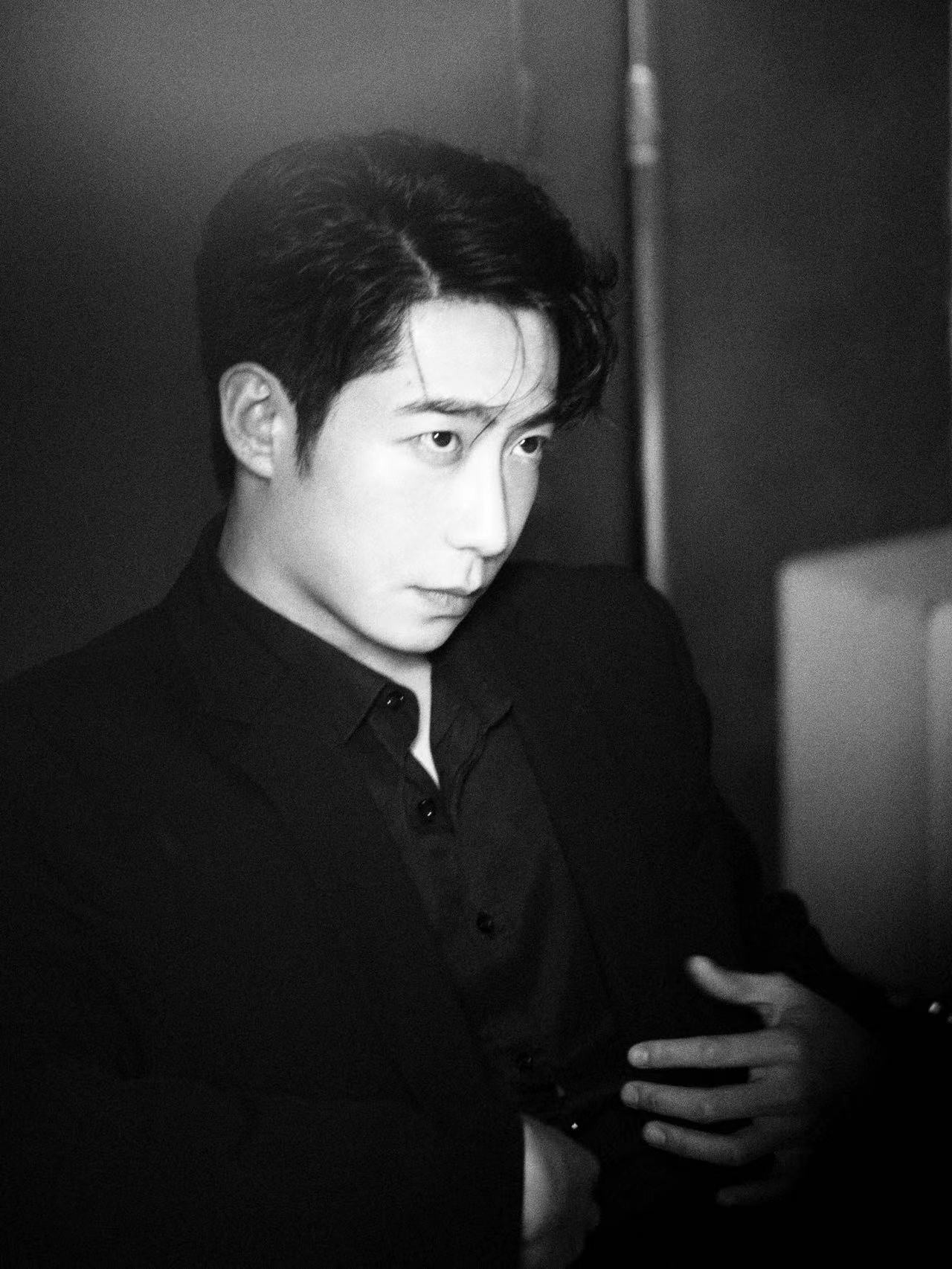  p>周航,1993年11月3日出生于甘肃省天水市,中国内地影视男演员.