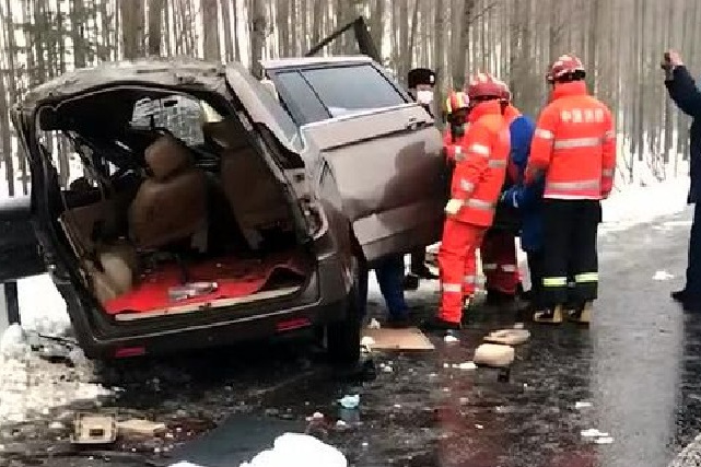2021年12月10日哈尔滨严重车祸