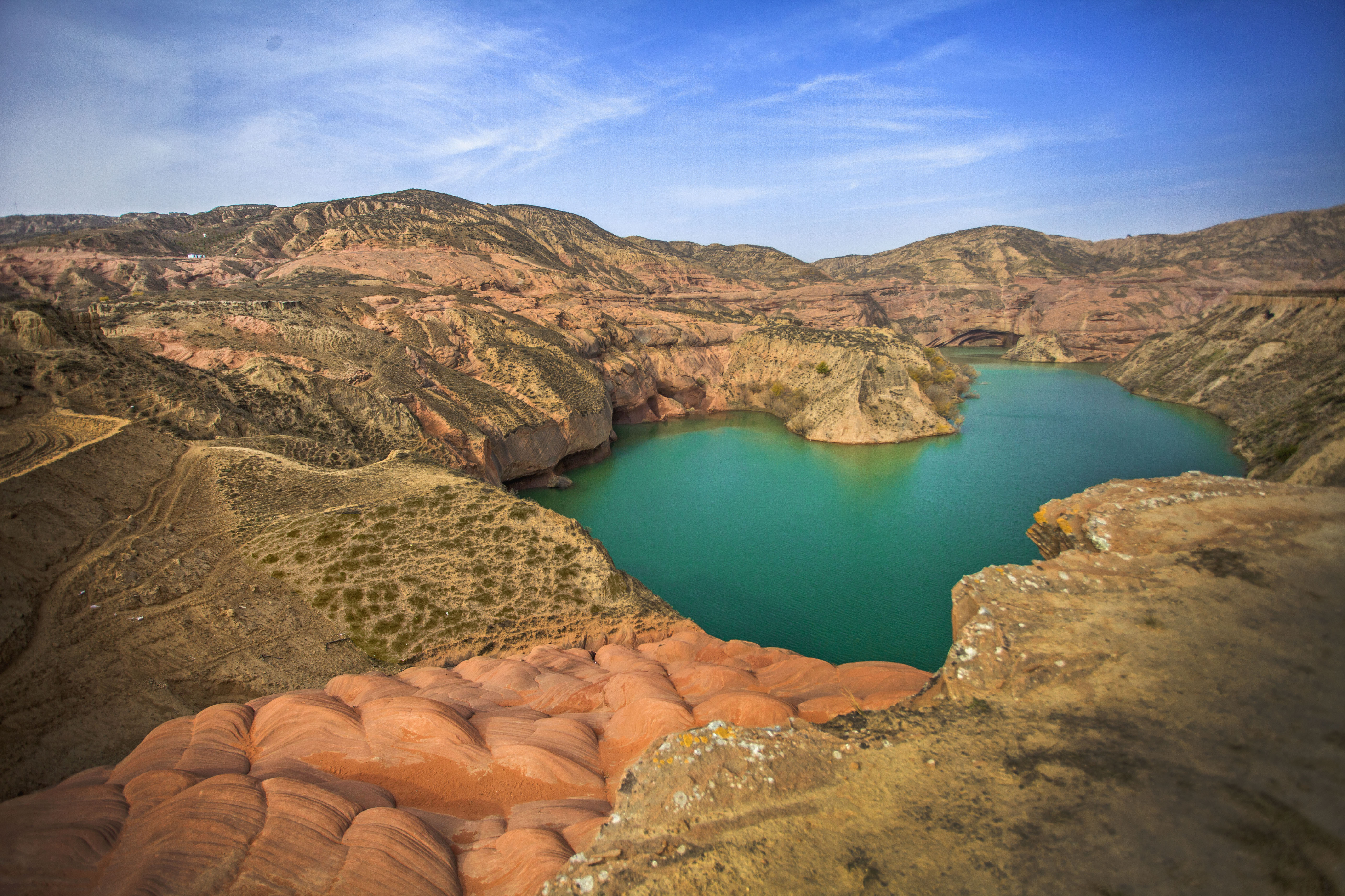  p>靖边波浪谷位于距 a target="_blank" href="/item/陕西省