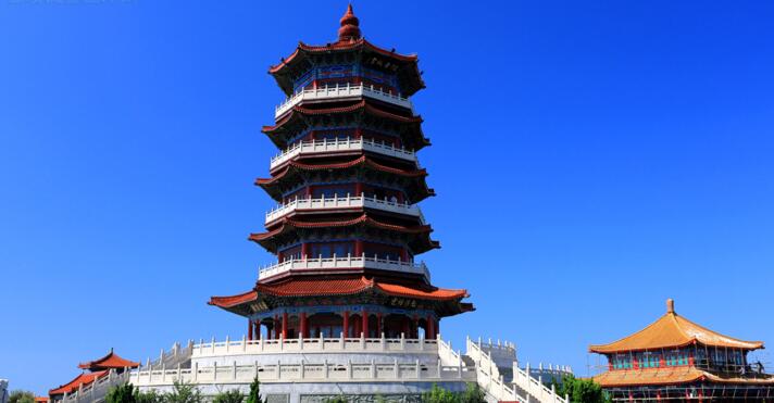  p>蓬莱寺塔在浛洸镇东北方平地上,因塔旁建有蓬莱寺(已毁)而得名.