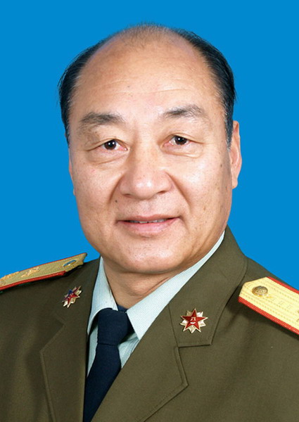 1972年05月入党,1968年2月参加工作,第二炮兵工程学院工程专业毕业