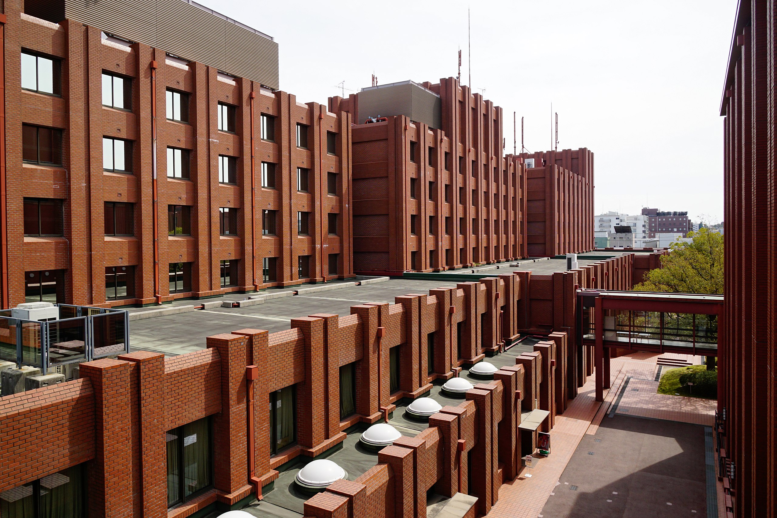  p>龙谷大学(ryukoku university),位于日本京都,是一所成立于1639年