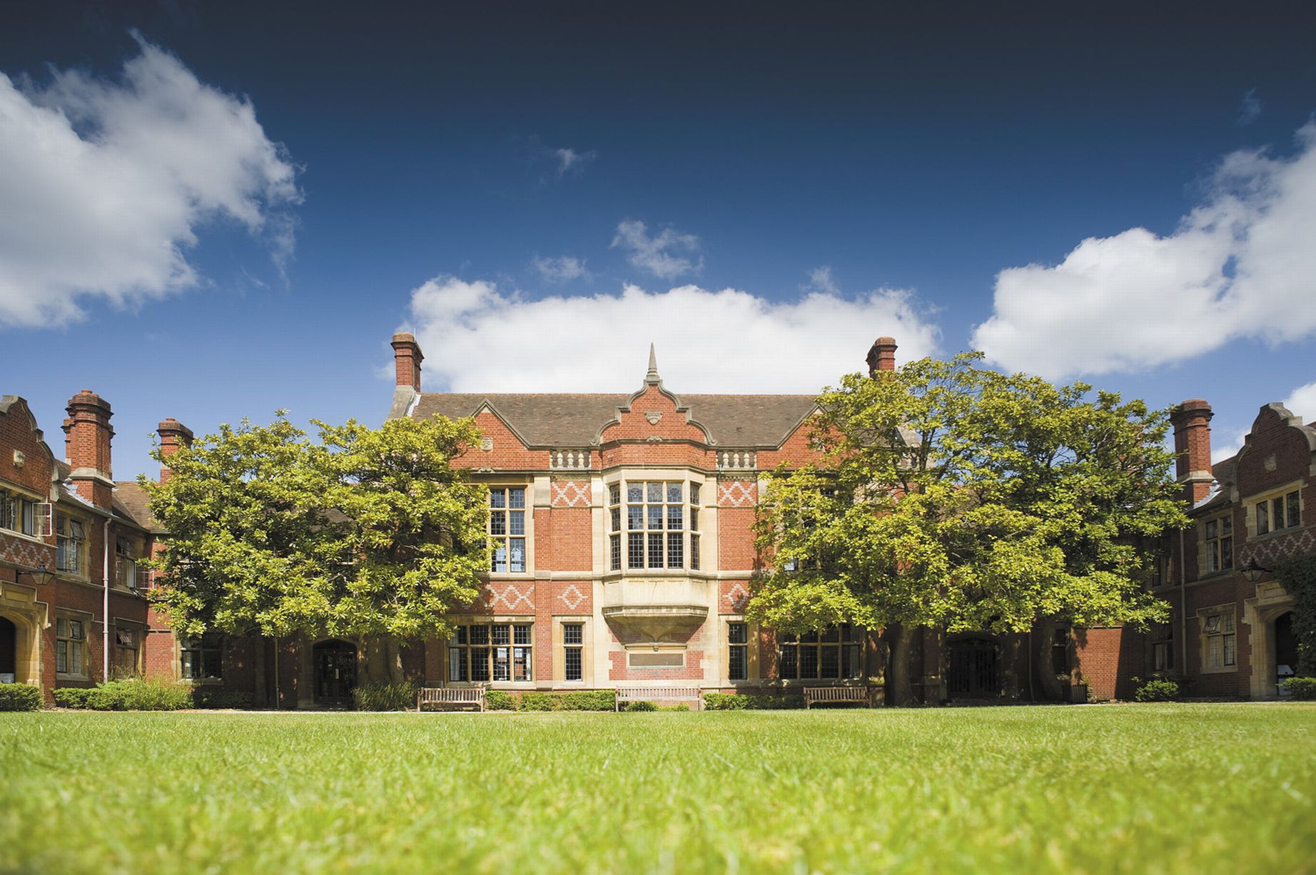  p>雷丁大学(university of reading)位于 a target="_blank" href="