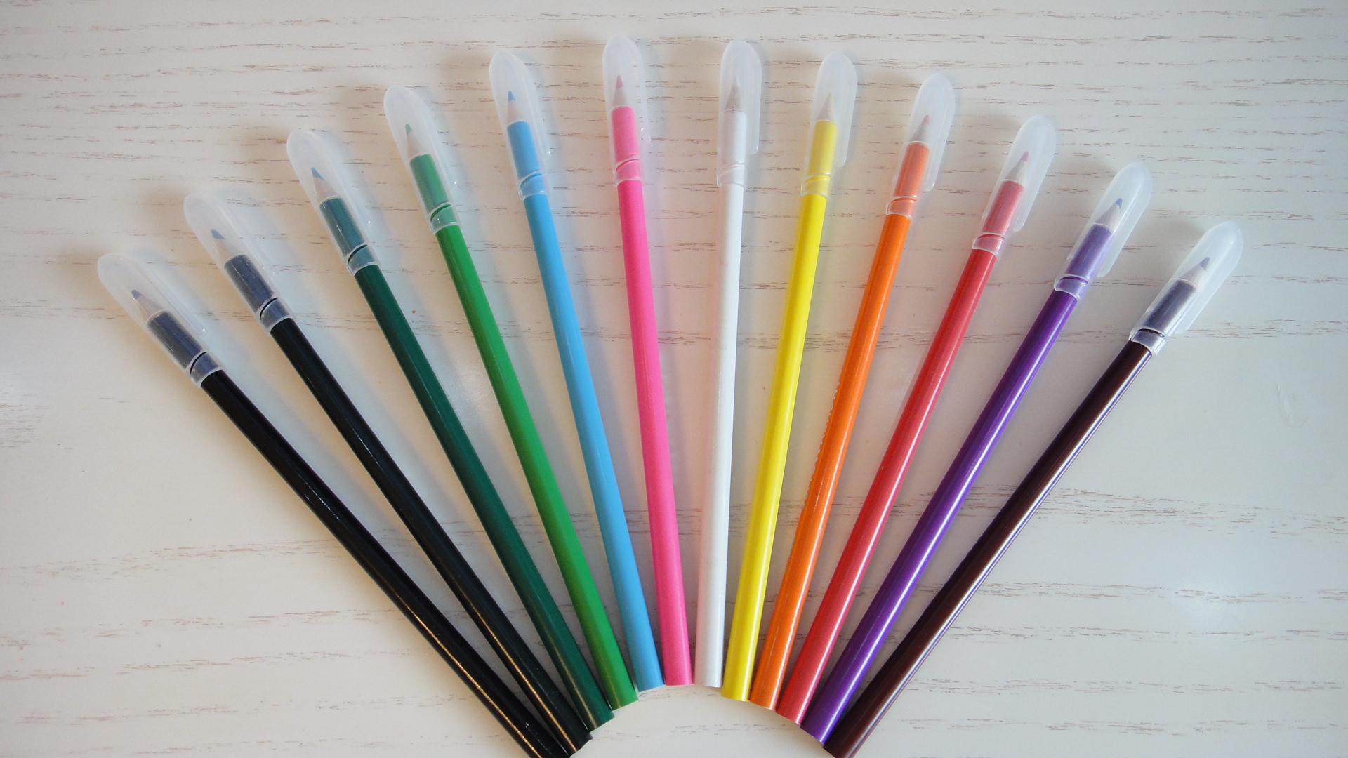  p>彩色铅笔(colored pencil)是指用彩色颜料而非石墨所制作的一种