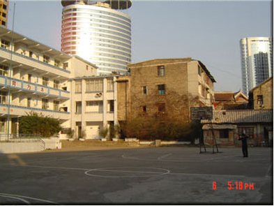  p>贵阳市第三中学创办于1949年,硬件设施配备优良的现代化花园式学校