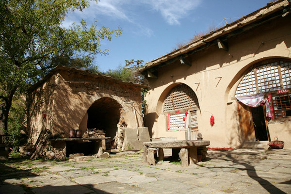  p data-id="gnzlgdawqa">郭家沟写生基地,又称陕北郭家沟黄土风情