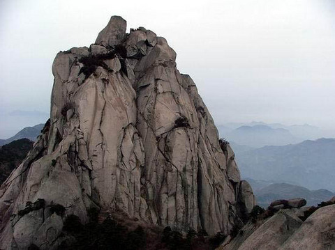 p>天柱峰位于福建省 a target="_blank" href="/item/武夷山/917"