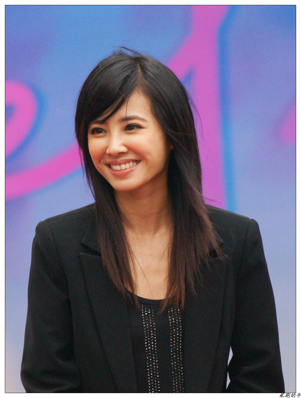  p>蔡依林(jolin tsai),本名蔡依翎,曾用名蔡宜凌,1980年9月15日出生