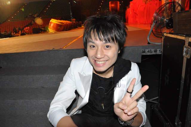  p>黄俊杰是台湾魔术界小有名气的年轻魔术师之一,擅长舞台魔术,手法