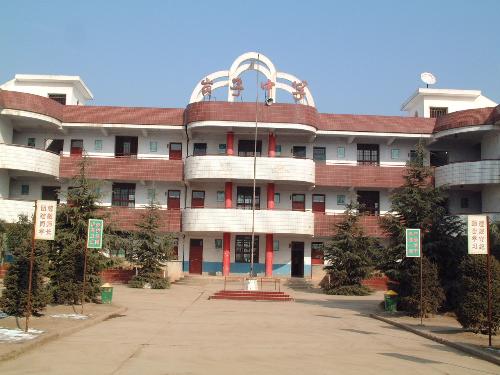  p>岗子中学位于长宁镇岗子村北500米处,始建于1979年,人文积淀深厚