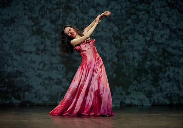 文德斯 /a>拍摄的关于21世纪著名舞蹈家皮娜·鲍什舞蹈创作的纪录片