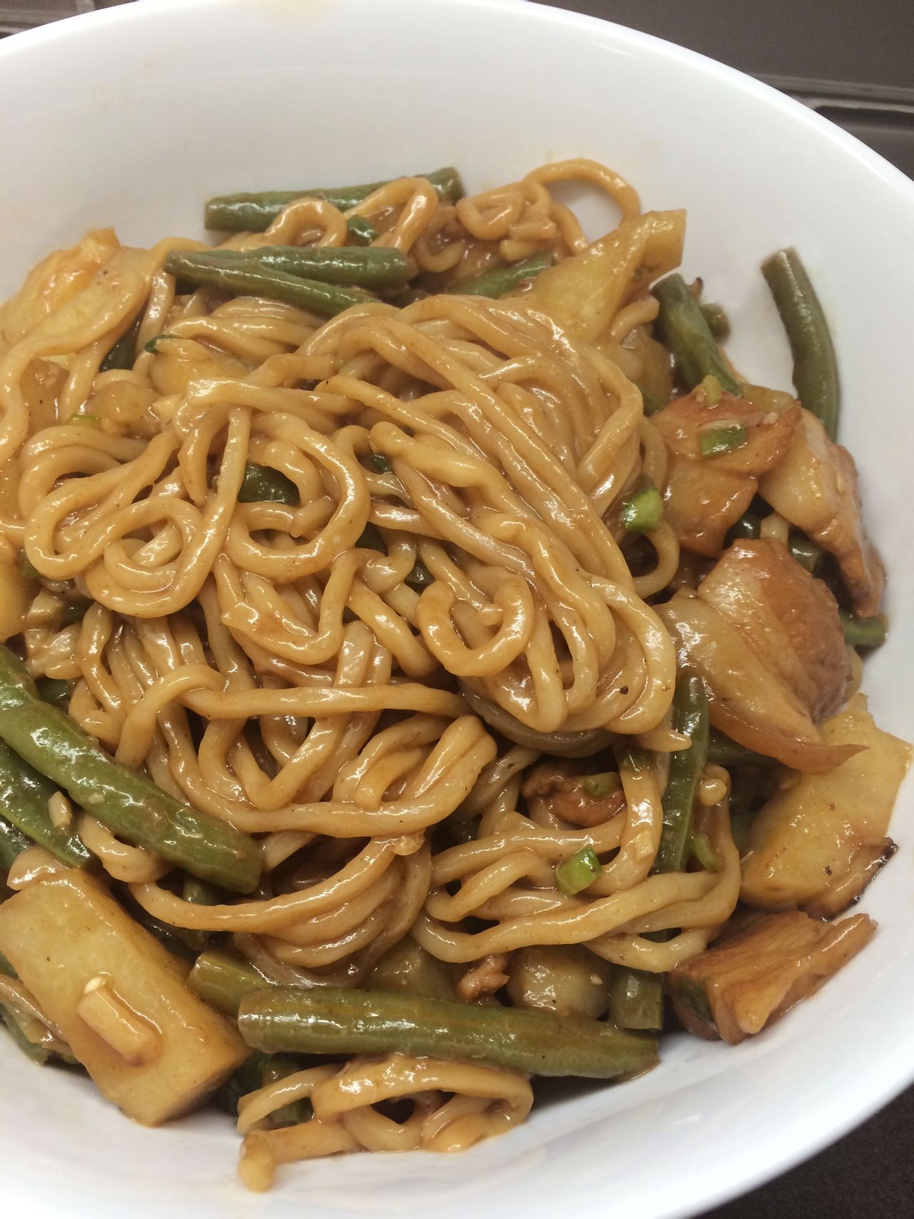 五花肉豆角土豆焖面