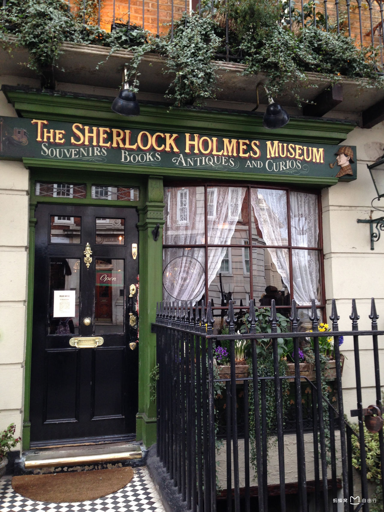  p>贝克街(baker street)是18世纪末由实业投机家爱德华·柏克莱