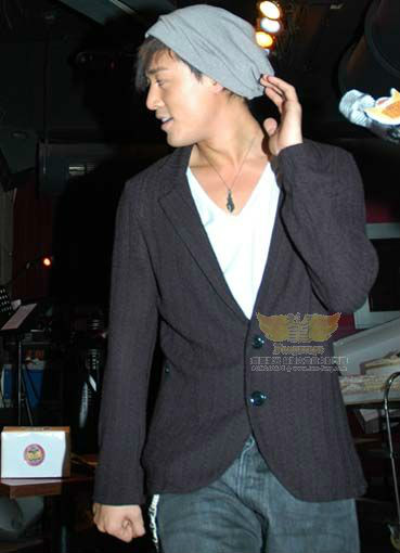  p>林峰,1979年12月8日生于福建厦门,中国香港影视男演员,流行乐歌手.