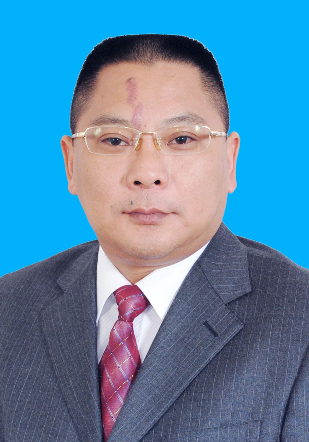 男,汉族,生于1965年7月,重庆奉节县人,现任中共宣汉县委常委