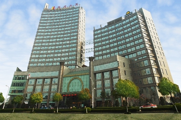  p>杭州江景戴斯大酒店位于杭州市滨江区高新科技园区域,可俯瞰钱塘江