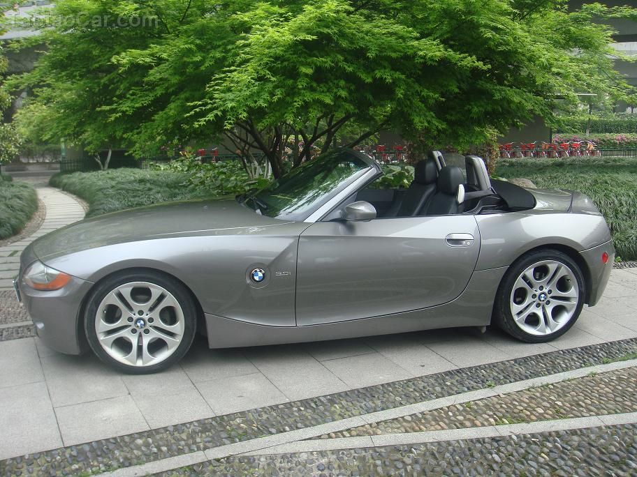  p>轿车(saloon car)是指用于载送人员及其随身物品,且座位布置在两轴