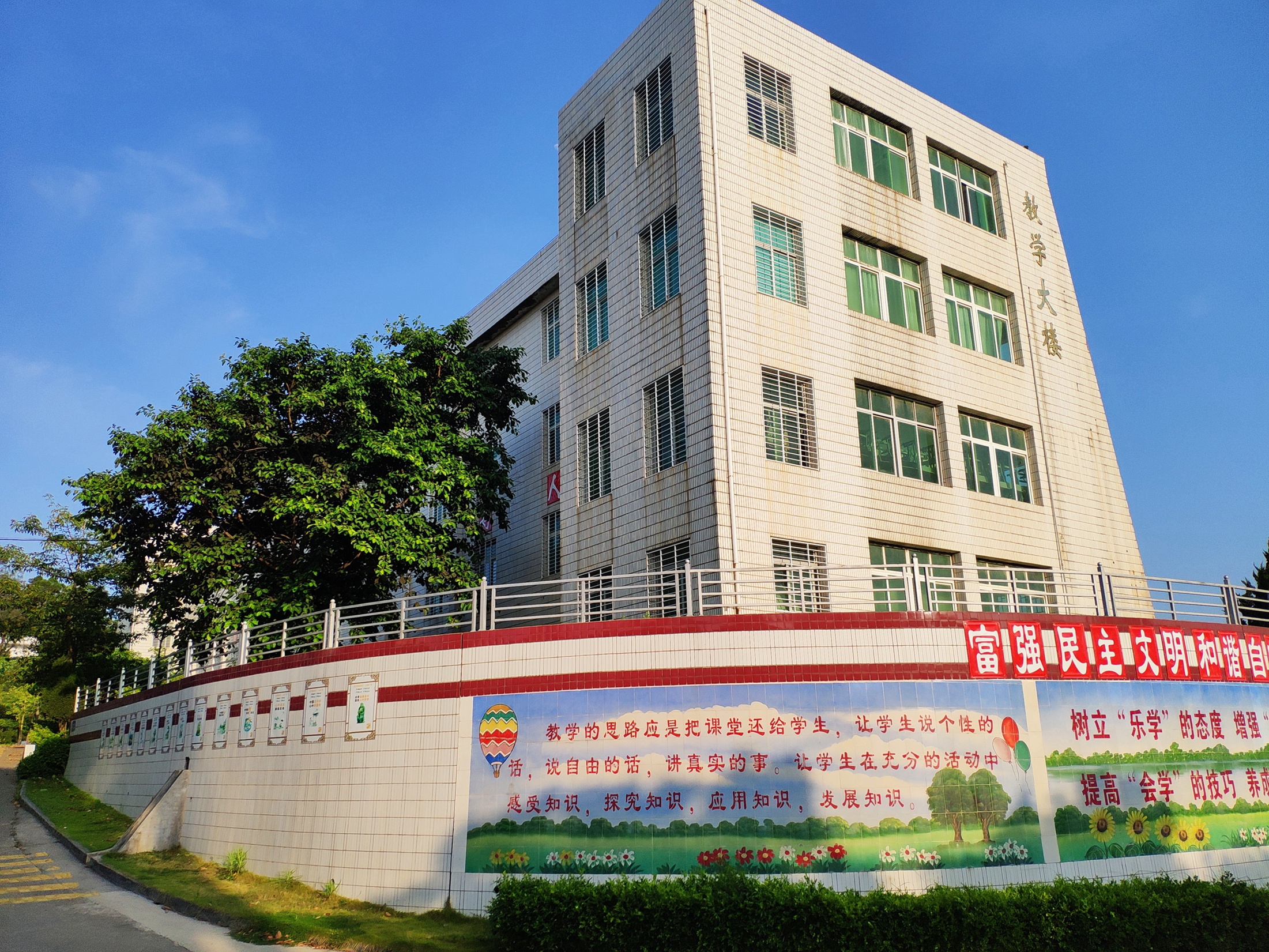 惠安东山中学