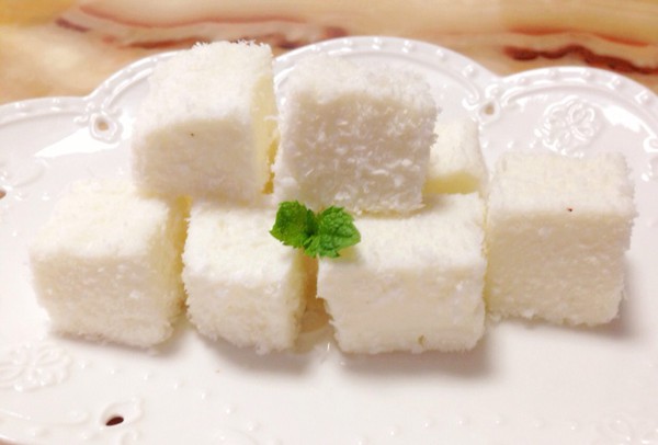  p data-id="gnbwfzay4n">雪花糕是江南地区传统