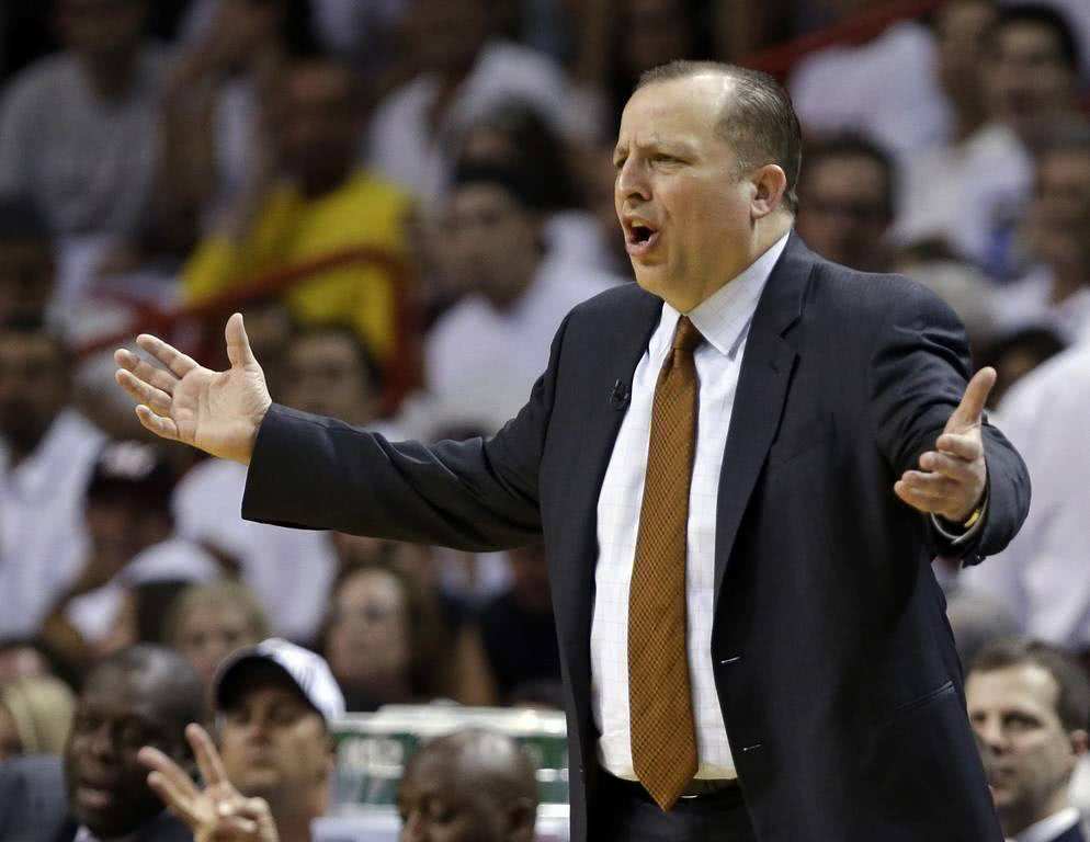  p>汤姆·锡伯杜(tom thibodeau),1958年1月17日出生于美国 a target=