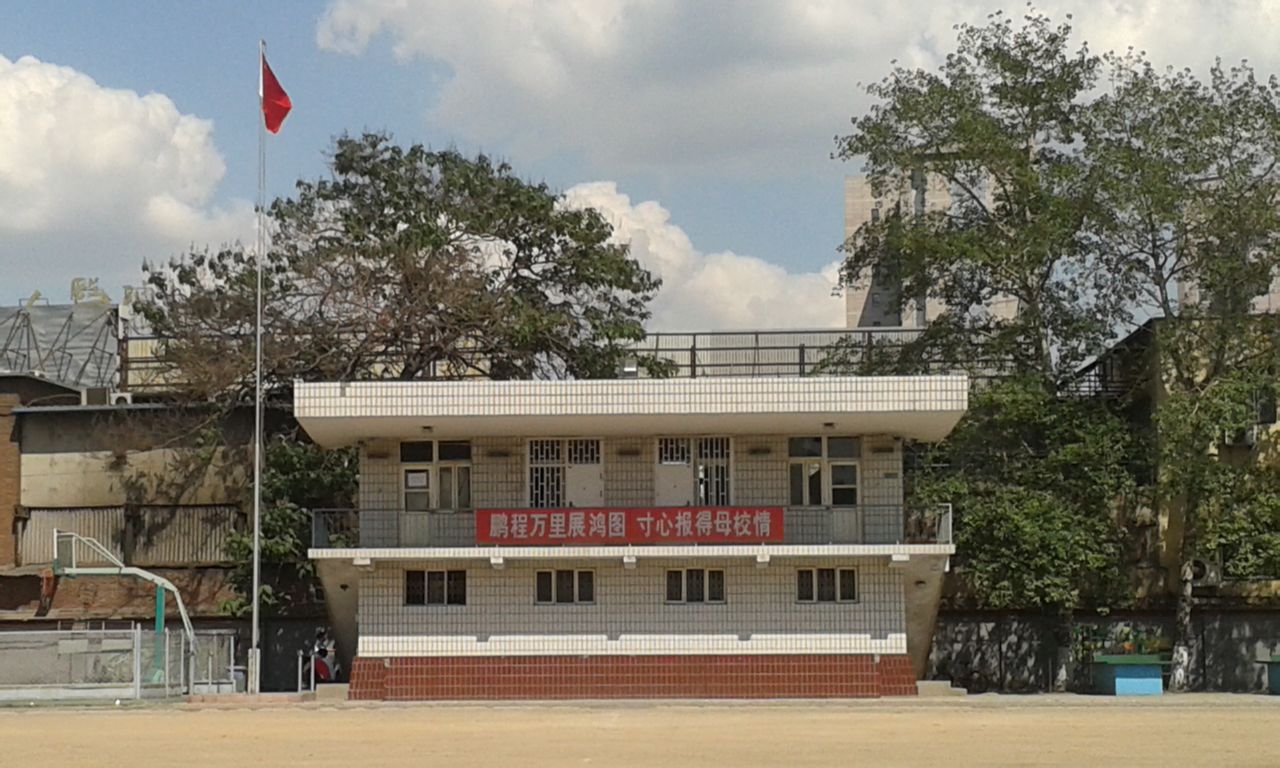  p>唐山市第十中学简称"唐山十中",创办于1952年,坐落在 a href="#"