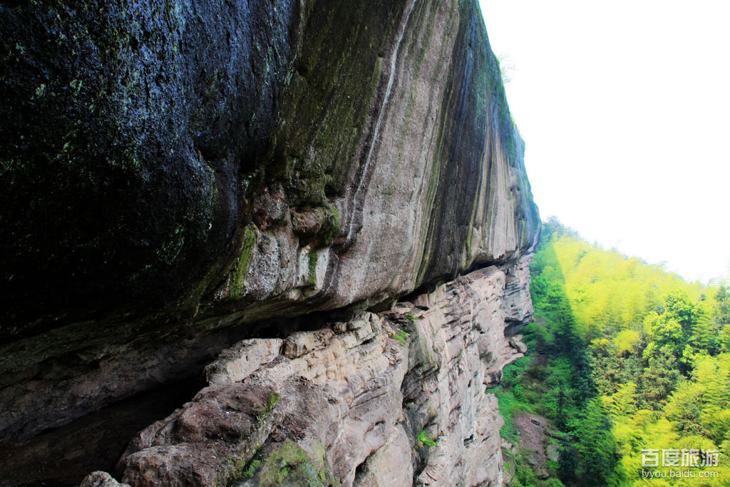  p>石鹅岩为位于武义县城西7公里处的桃溪滩乡境内的一处风景区.