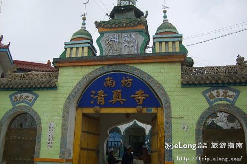  p>南城村清真寺位于固原市原州区黄铎堡镇,始建于明万历二十二年