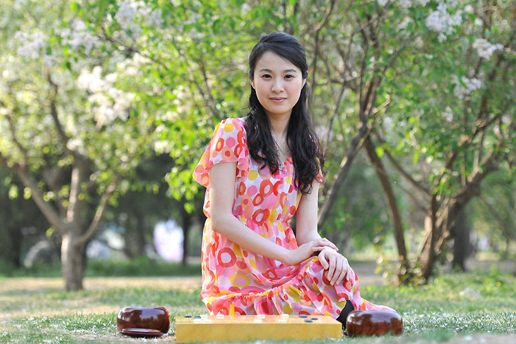 陈盈,1983年1月5日出生,中国 a target="_blank" href="/item/围棋