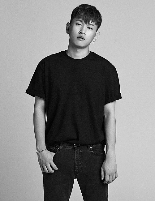 ,本名申效涉,1992年5月3日出生于韩国首尔特别市