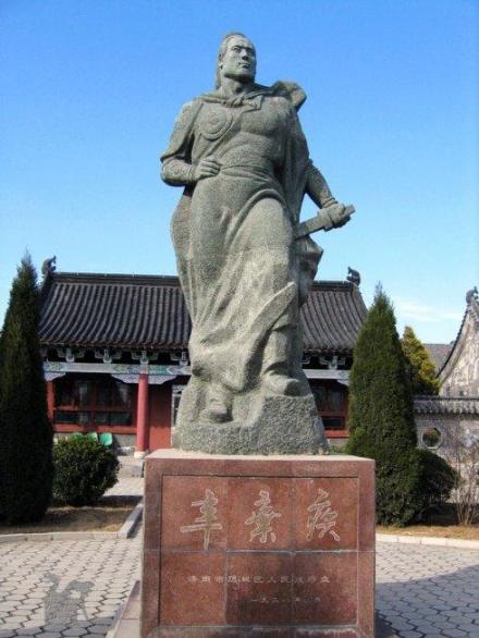 青年辛弃疾塑像