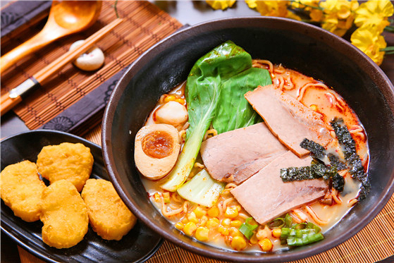 家常麻辣豚骨面