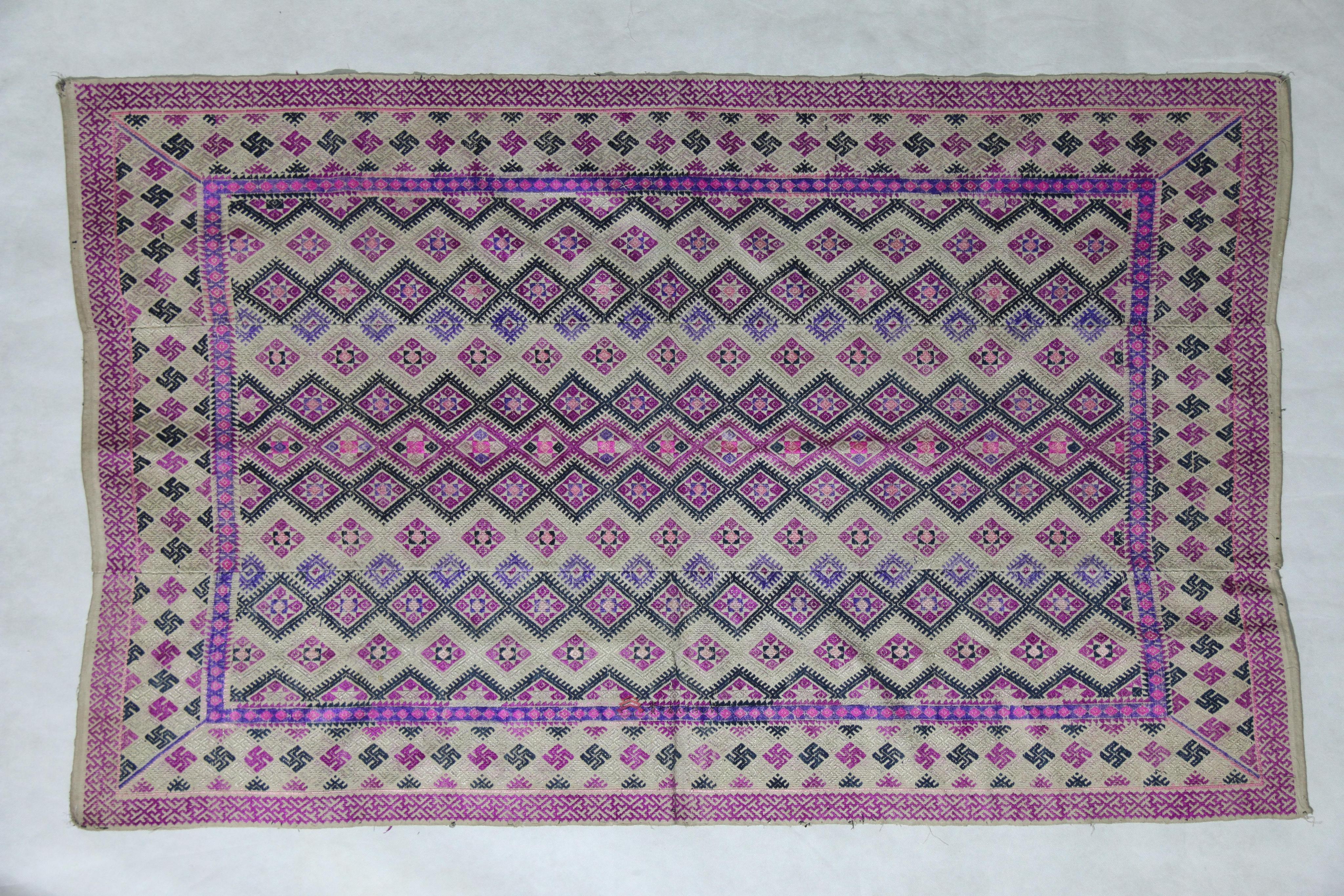 当代广西瑶族织锦万字纹八角花被面