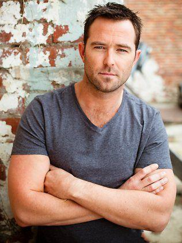  p data-id="gnwlfe9sl0">苏利文·斯坦普莱顿 i>(sullivan stapleton