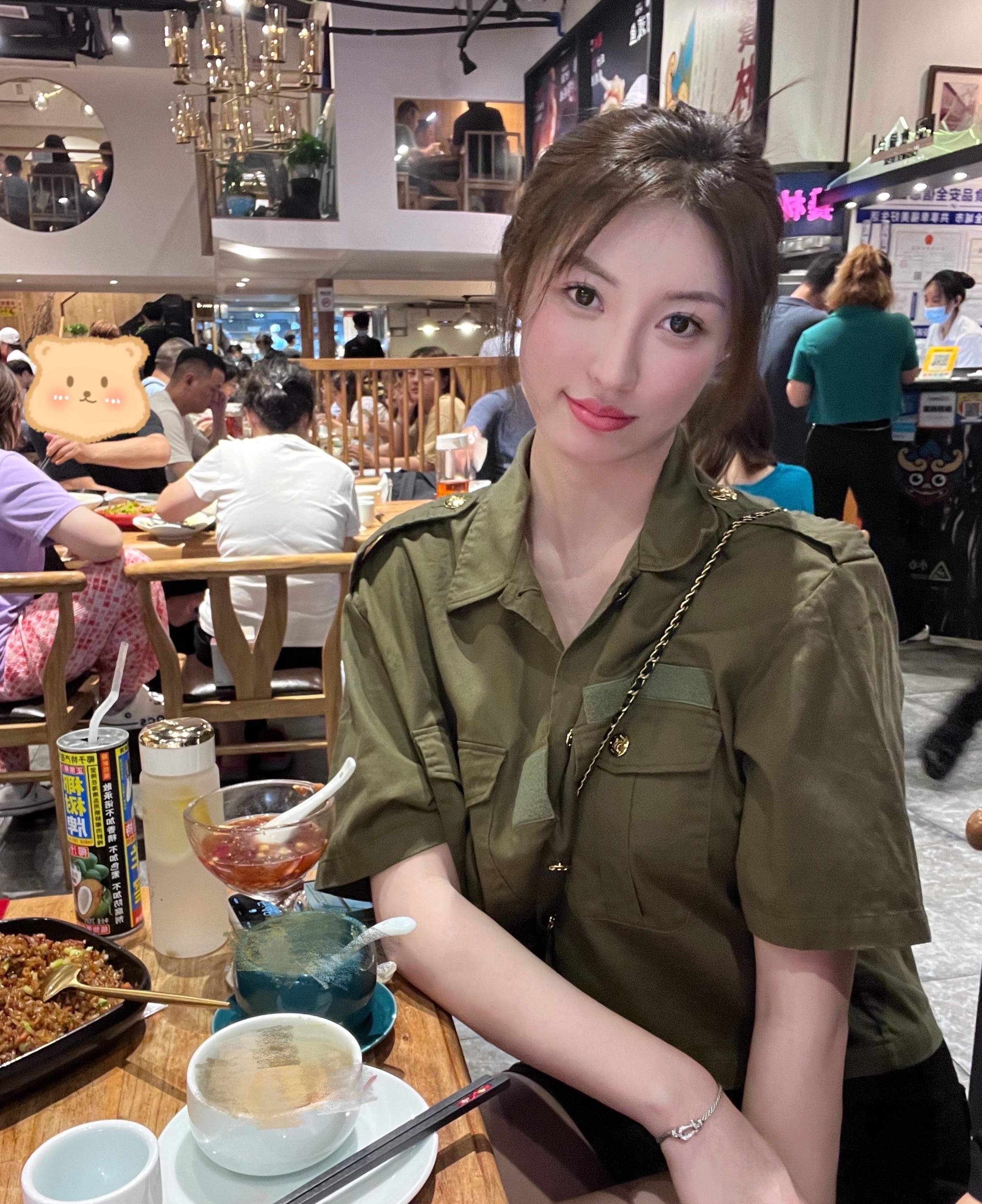  p data-id="sekwou5bgx8x">王语会,女,安徽人,网红车模,快手抖音网络