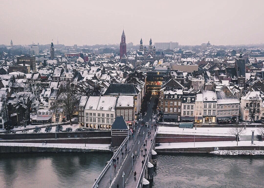  p>马斯特里赫特大学(英文:maastricht university;荷兰语