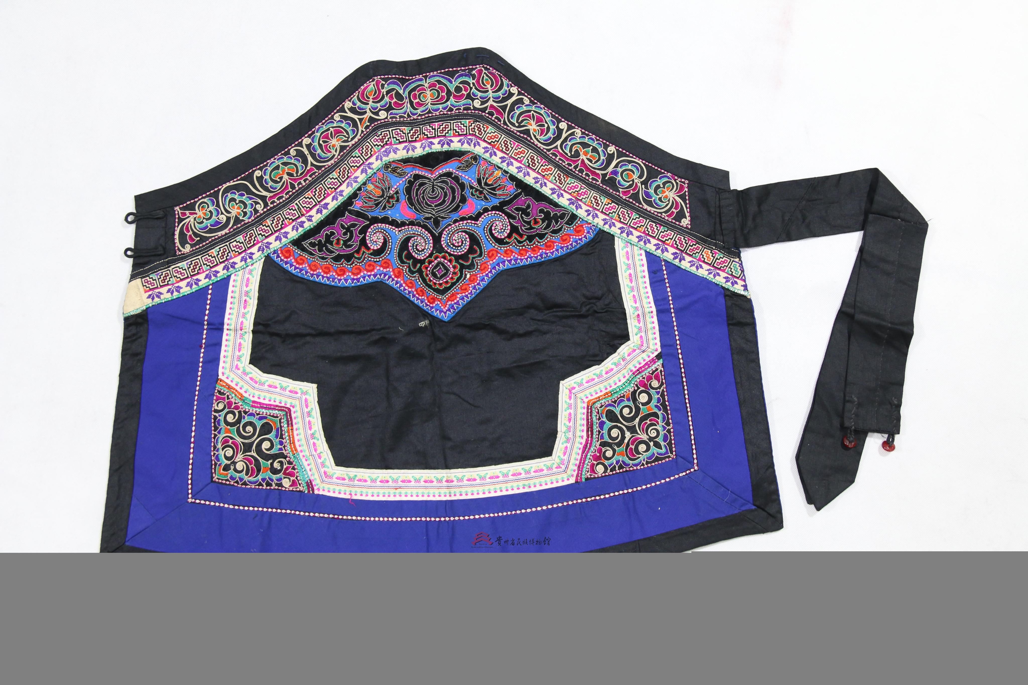 当代云南弥勒彝族布贴蝶花纹围腰