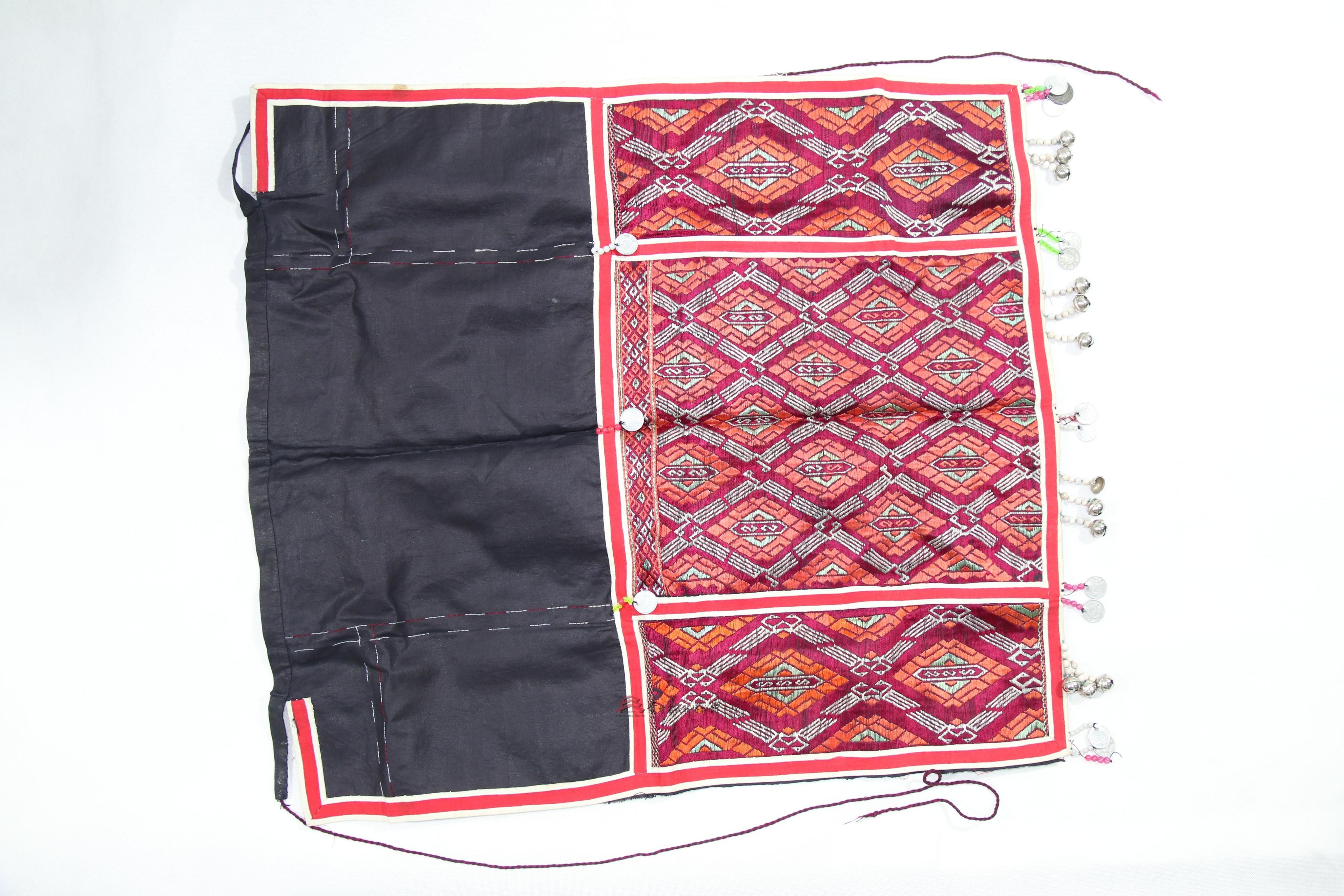 当代剑河苗族挑花天鹅纹围腰