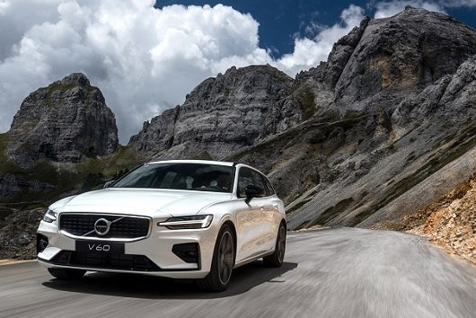  p>沃尔沃全新v60基于spa可扩展模块架构打造,采用动感的美学设计
