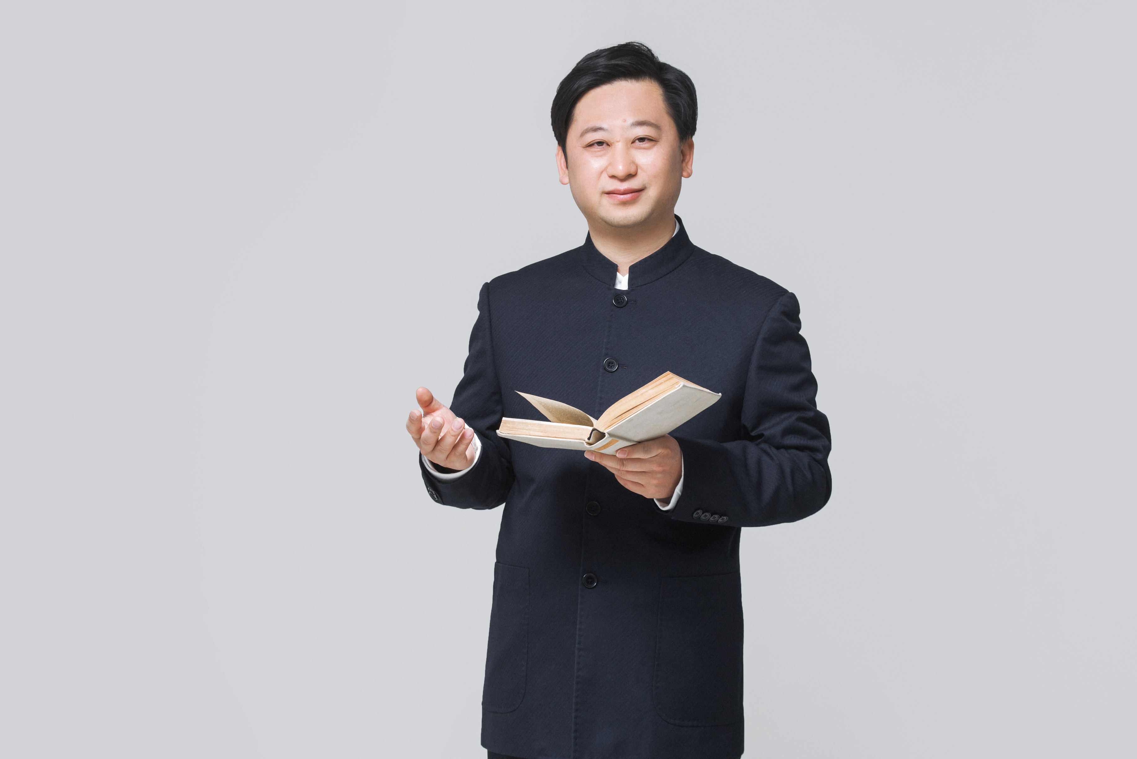  p>楼纪洋,博士,国学学者,书法家,诗人,1979年6月出生,浙江诸暨人.