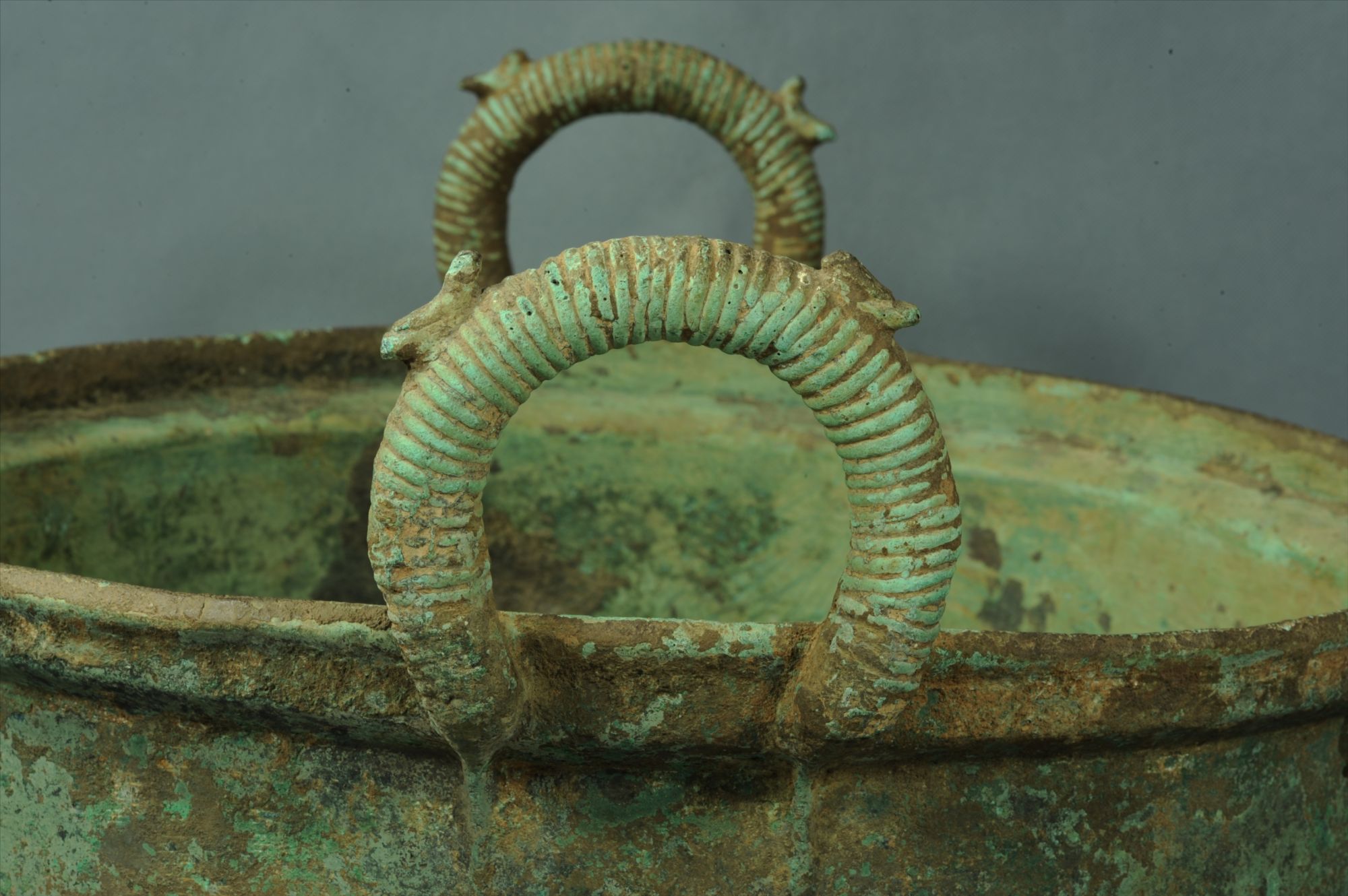 汉代弦纹双耳铜釜