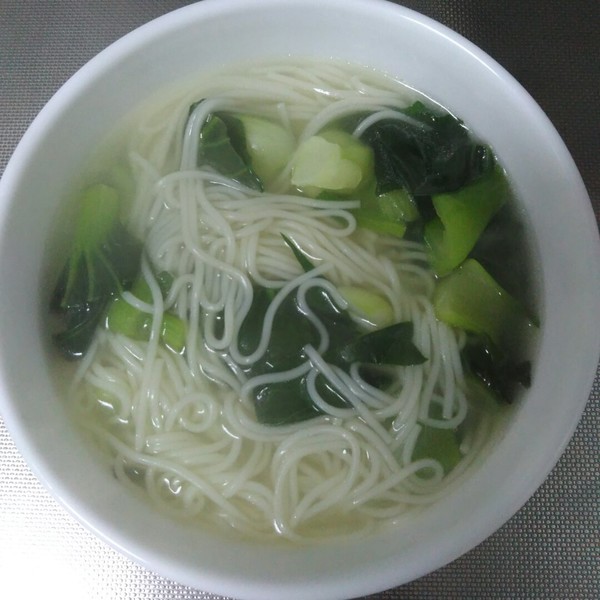 data-id="gnbslnmawr">青菜热汤面是一款面食菜品,制作原料主要有面条