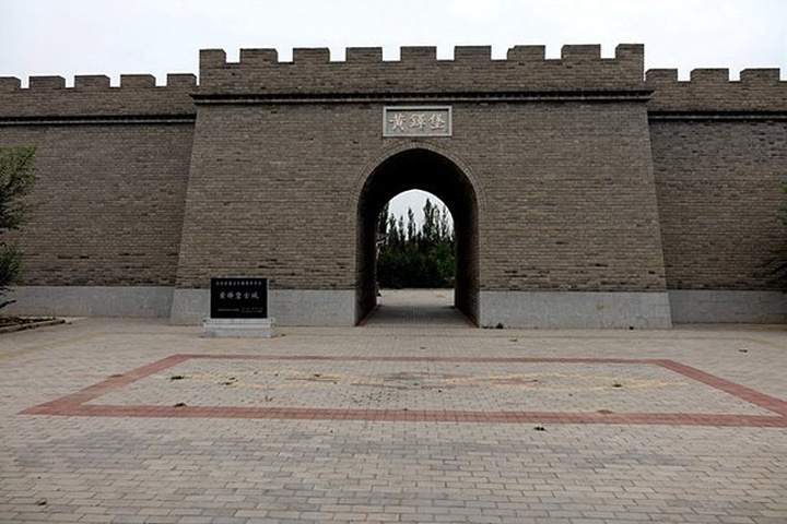  p>黄铎堡古城位于固原市原州区黄铎堡镇西南1里的黄铎堡村,面积56万