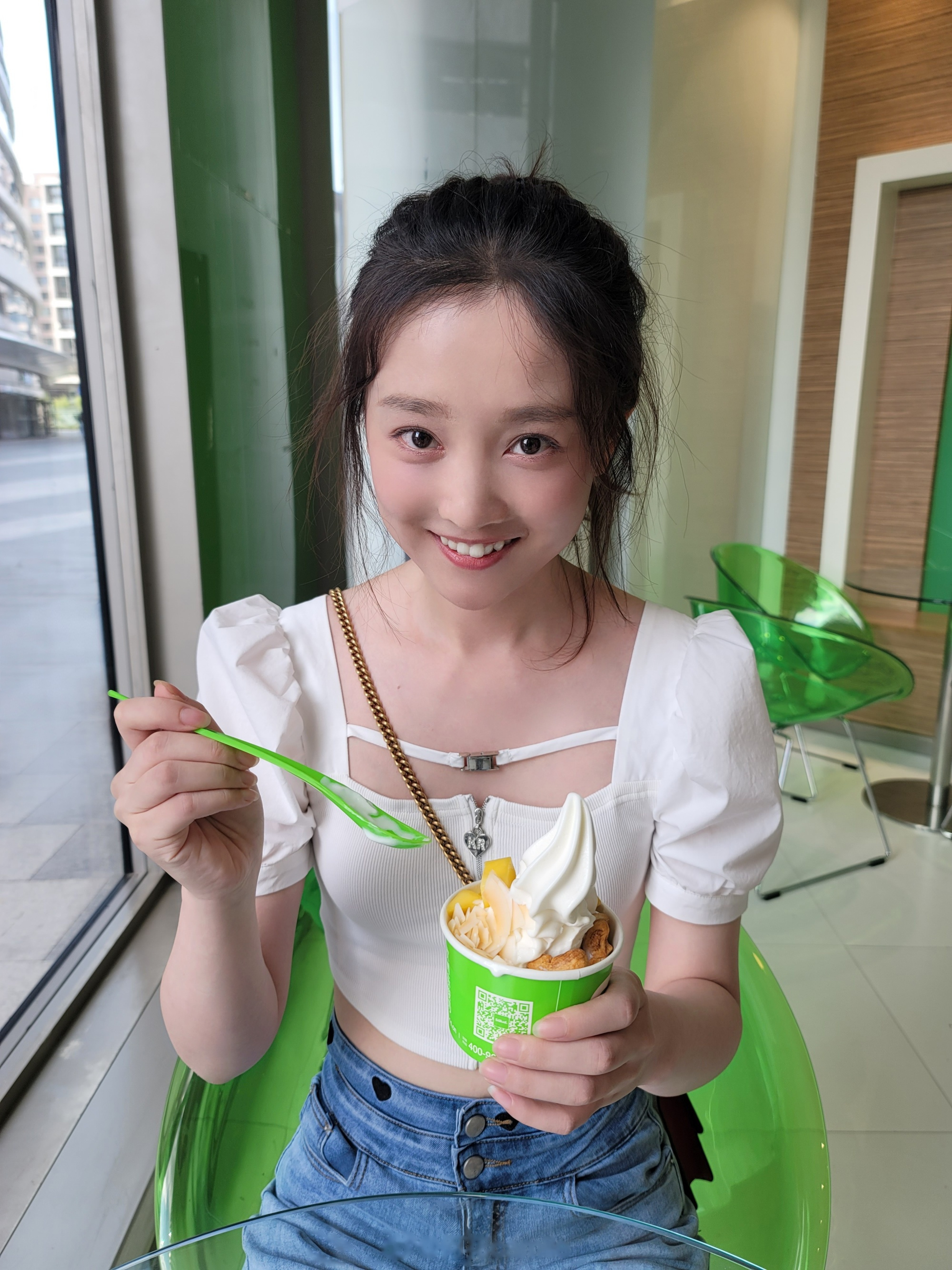  p data-id="gnx2qpxkjc">何花,5月19日出生于湖北省十堰市,中国内地