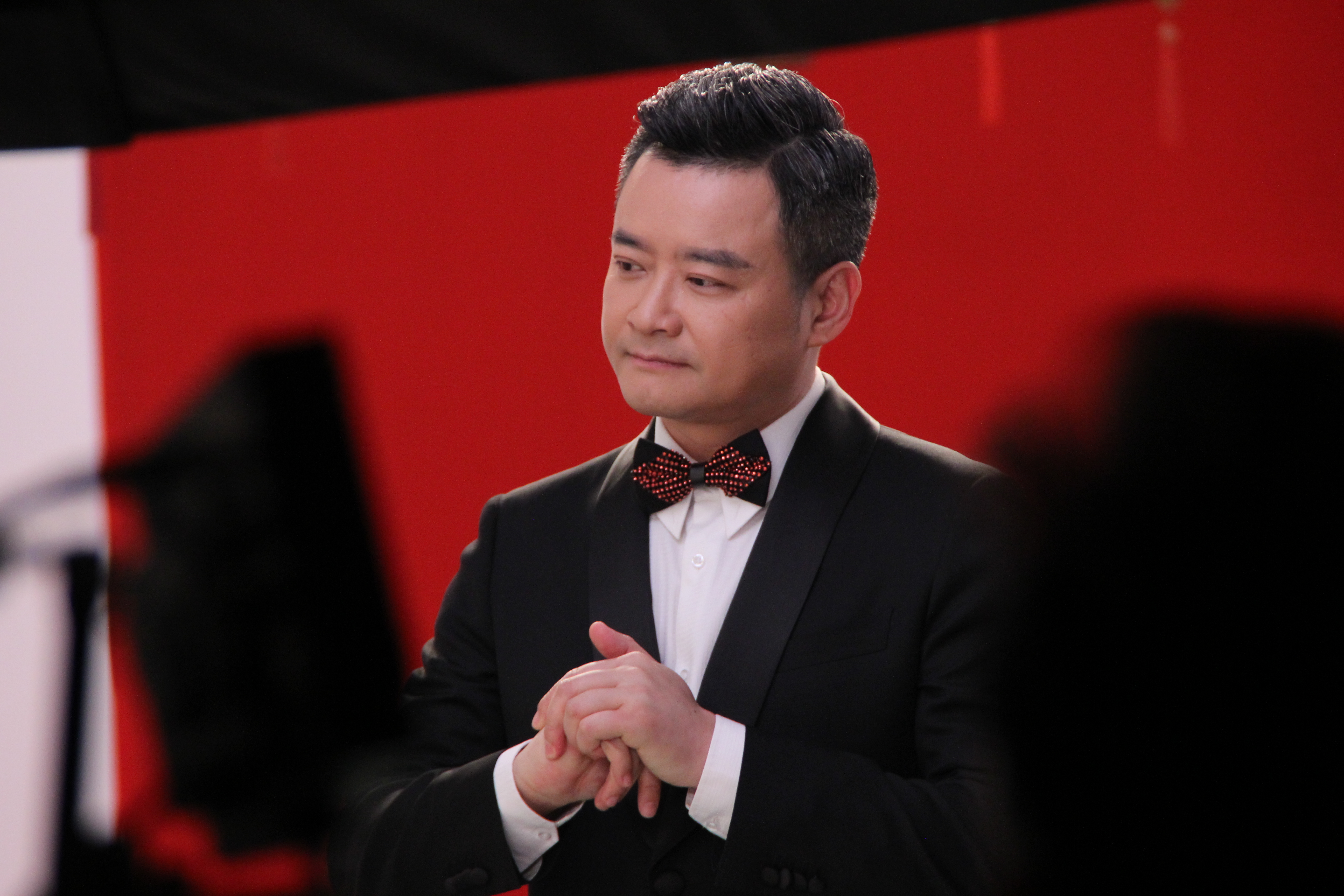  p>李佳明,1975年10月10日出生于新疆库尔勒,中共党员,中央广播电视总