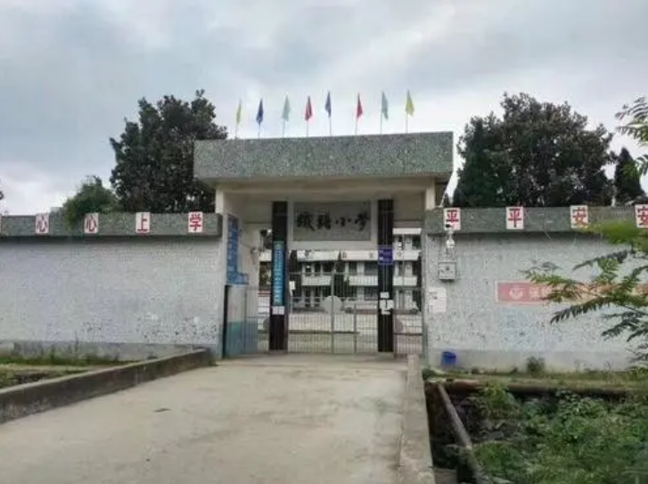 灵官殿镇