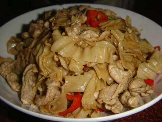  p>蛋白肉炒肉丝,是一道家常菜,制作原料主要有干蛋白肉,肉丝,青椒