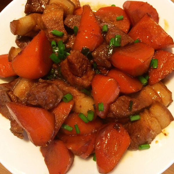 胡萝卜烧肉