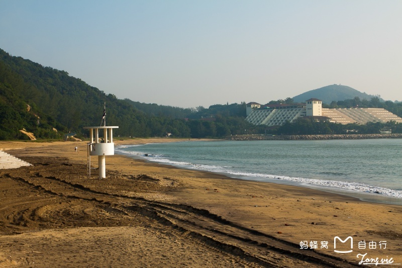  p data-id="gnzle9w8ue">黑沙海滩是中国澳门的天然海浴场,是免费