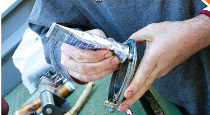  p>绞盘是具有垂直安装的 a href="#" data-lemmaid="4983487">绞缆筒