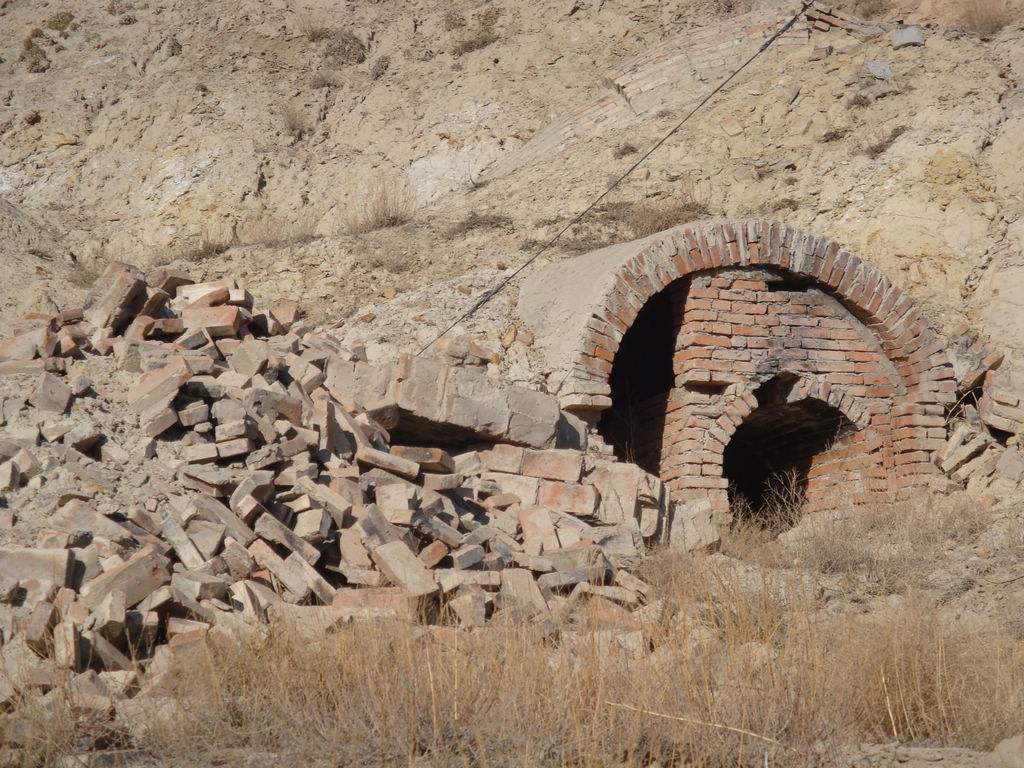 火龙洞 /span> sup data-ctrid="tcg8jhqott7q">1 /sup>位于新疆伊犁